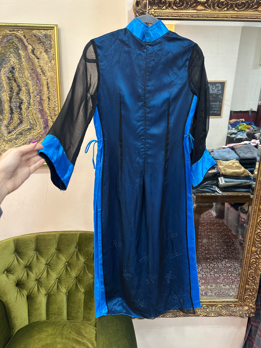 Stunning 100% silk Ao Dai traditional Vietnamese dress with high slits on the sides