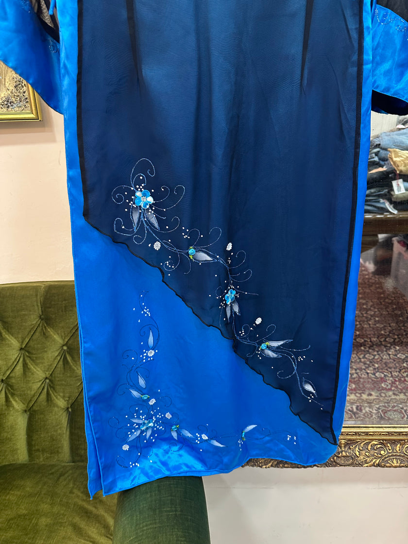 Stunning 100% silk Ao Dai traditional Vietnamese dress with high slits on the sides