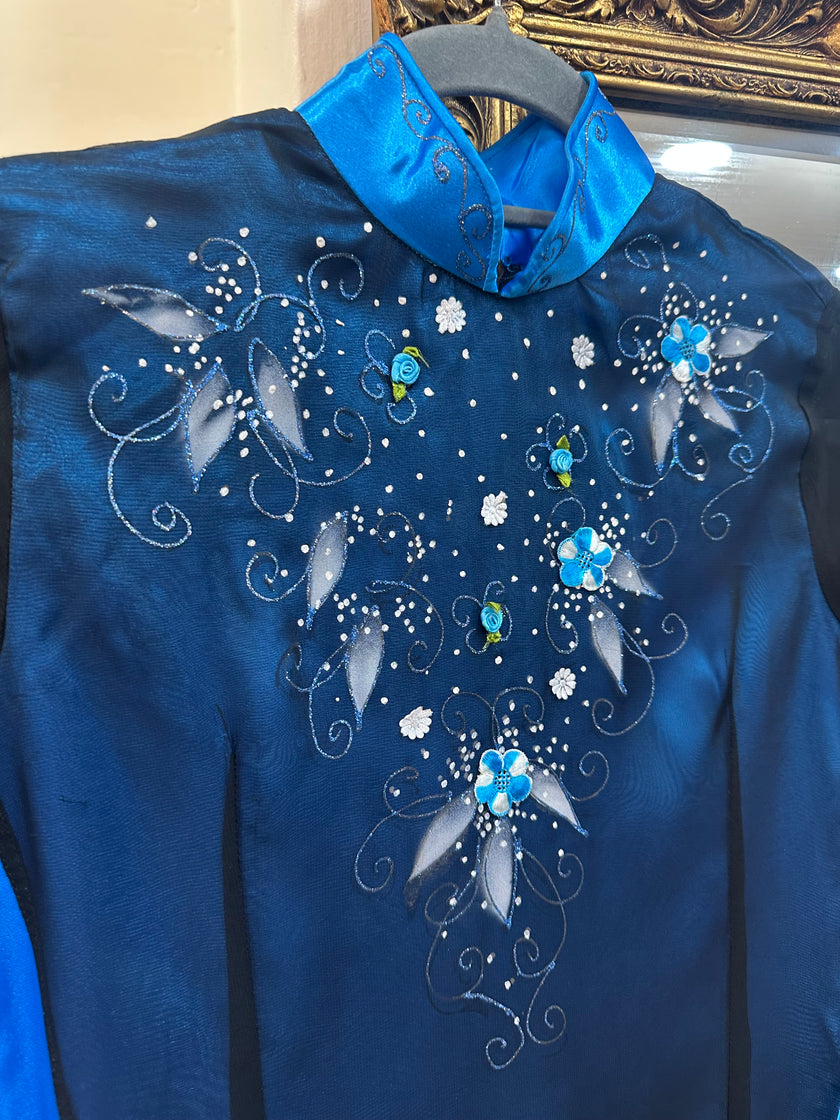 Stunning 100% silk Ao Dai traditional Vietnamese dress with high slits on the sides