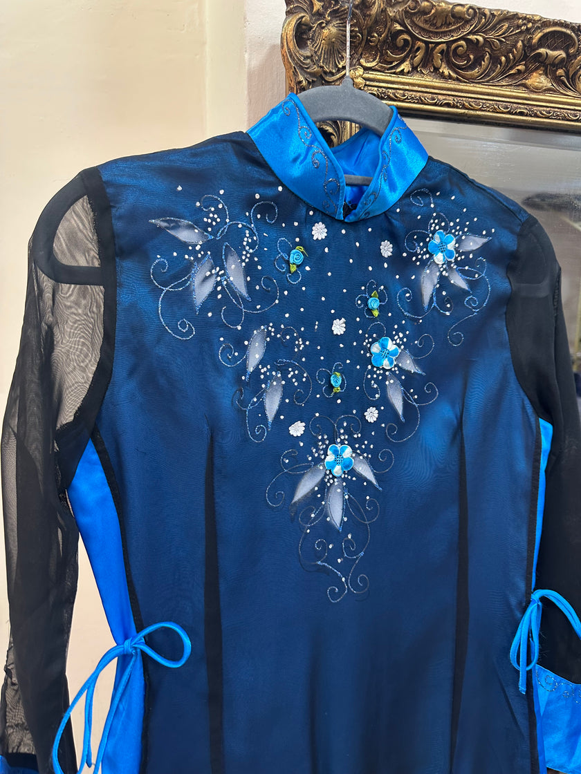 Stunning 100% silk Ao Dai traditional Vietnamese dress with high slits on the sides