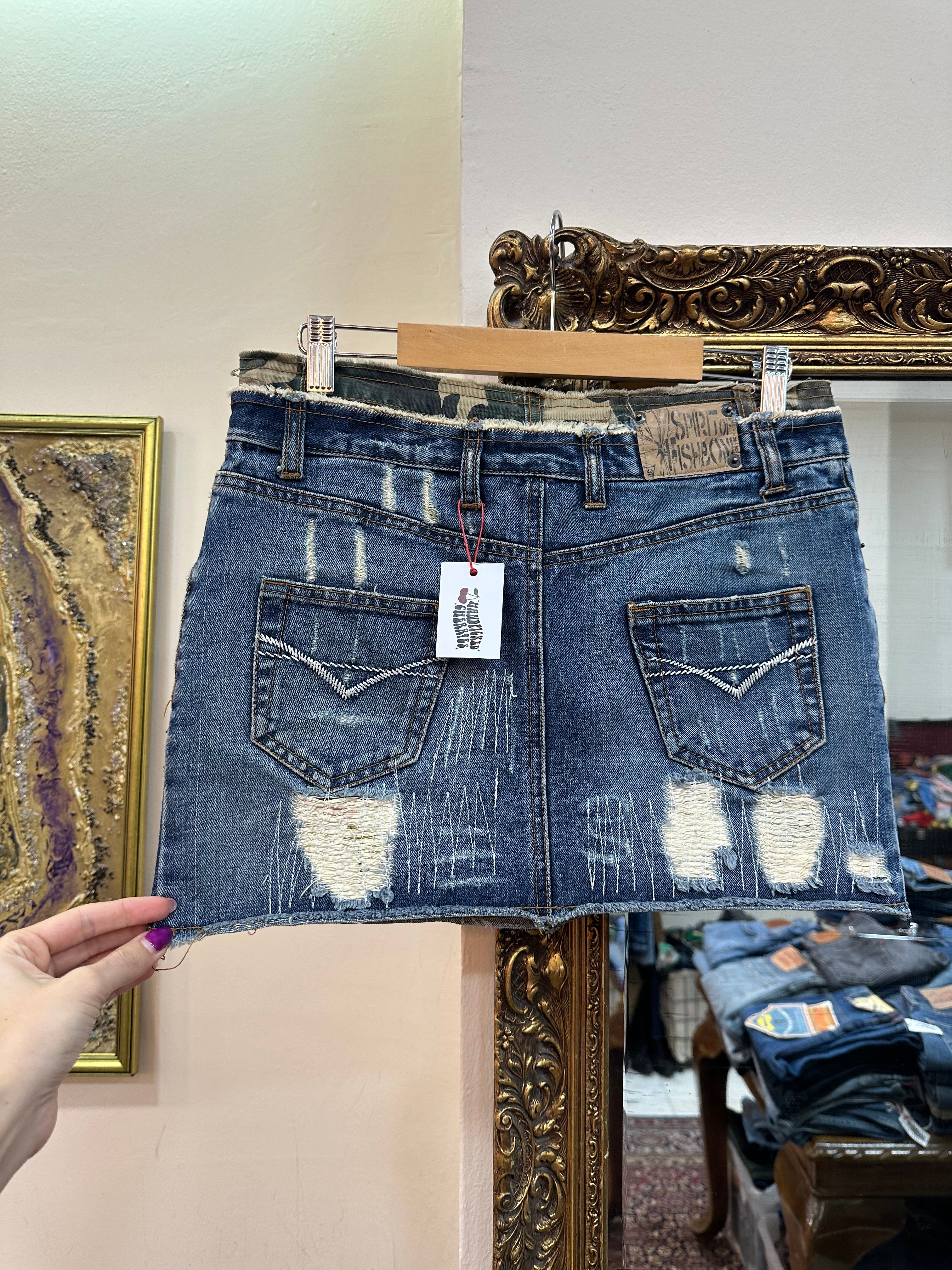 Stunning mimi denim distressed skirt