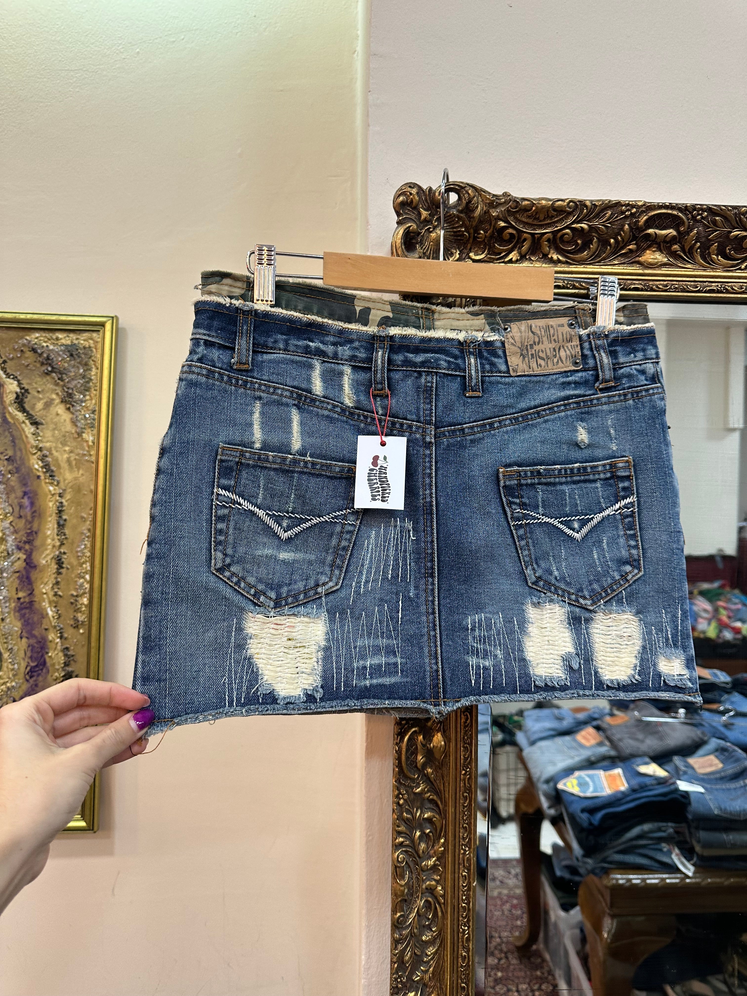 Stunning mimi denim distressed skirt