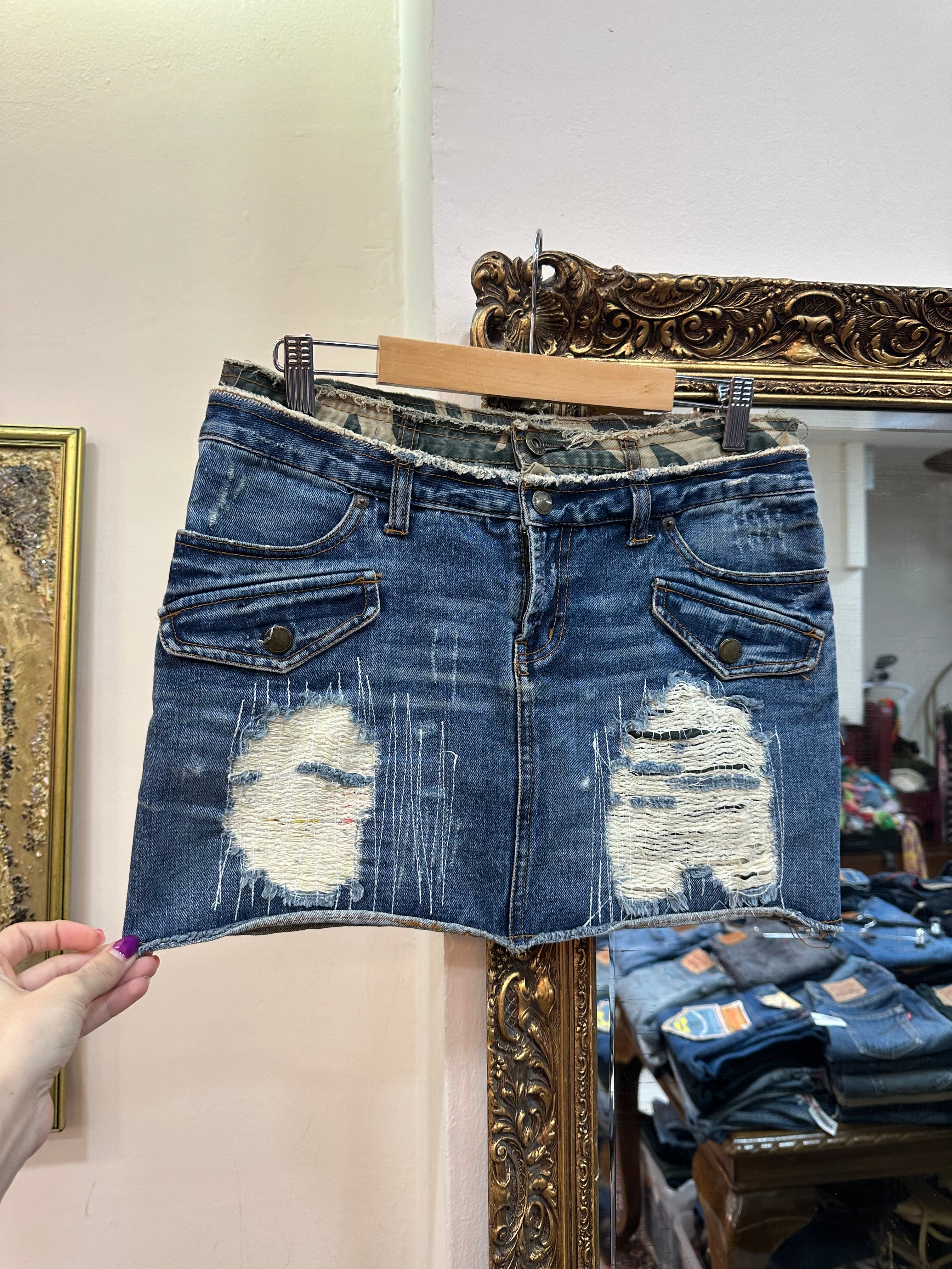 Stunning mimi denim distressed skirt