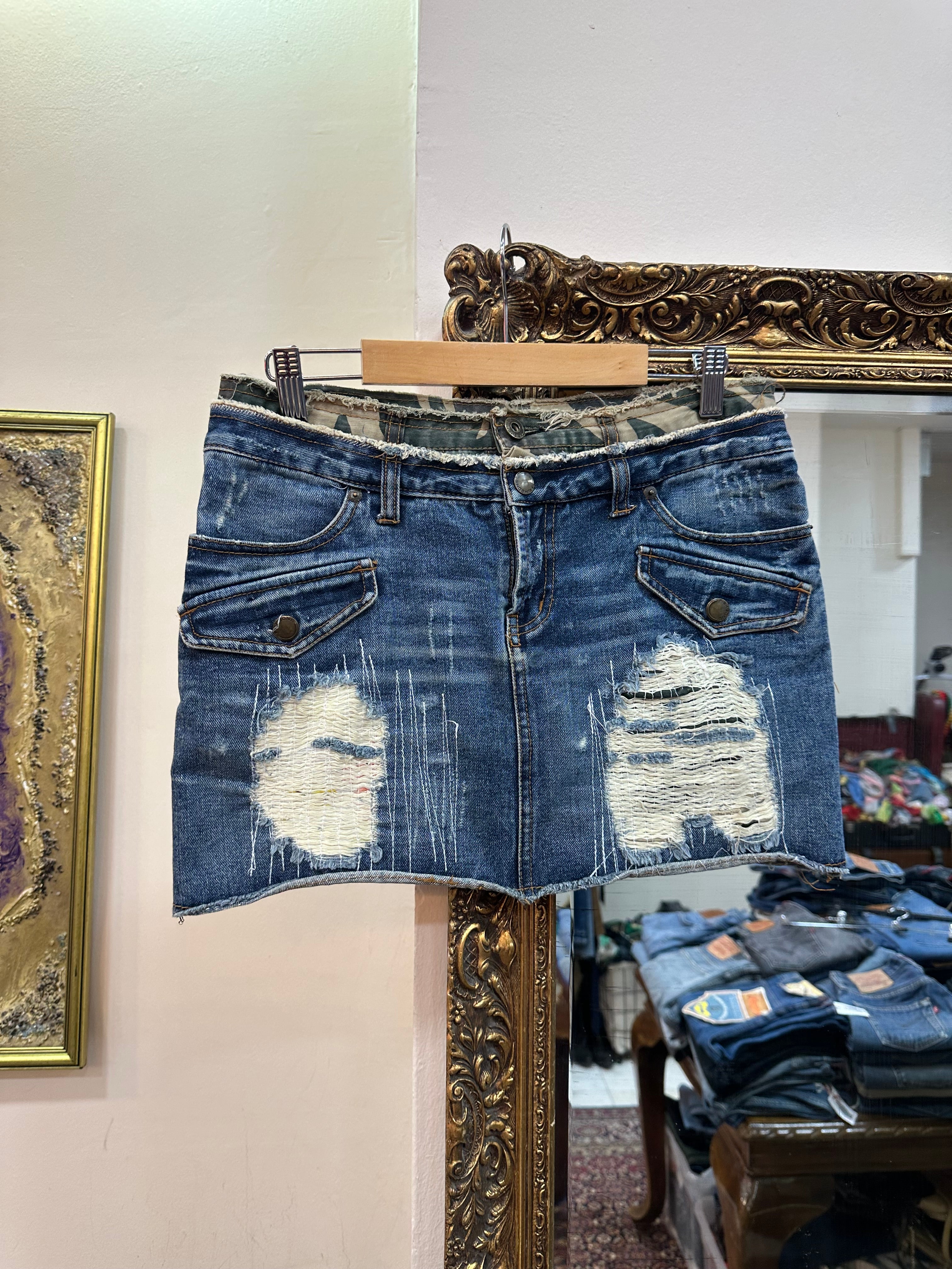 Stunning mimi denim distressed skirt