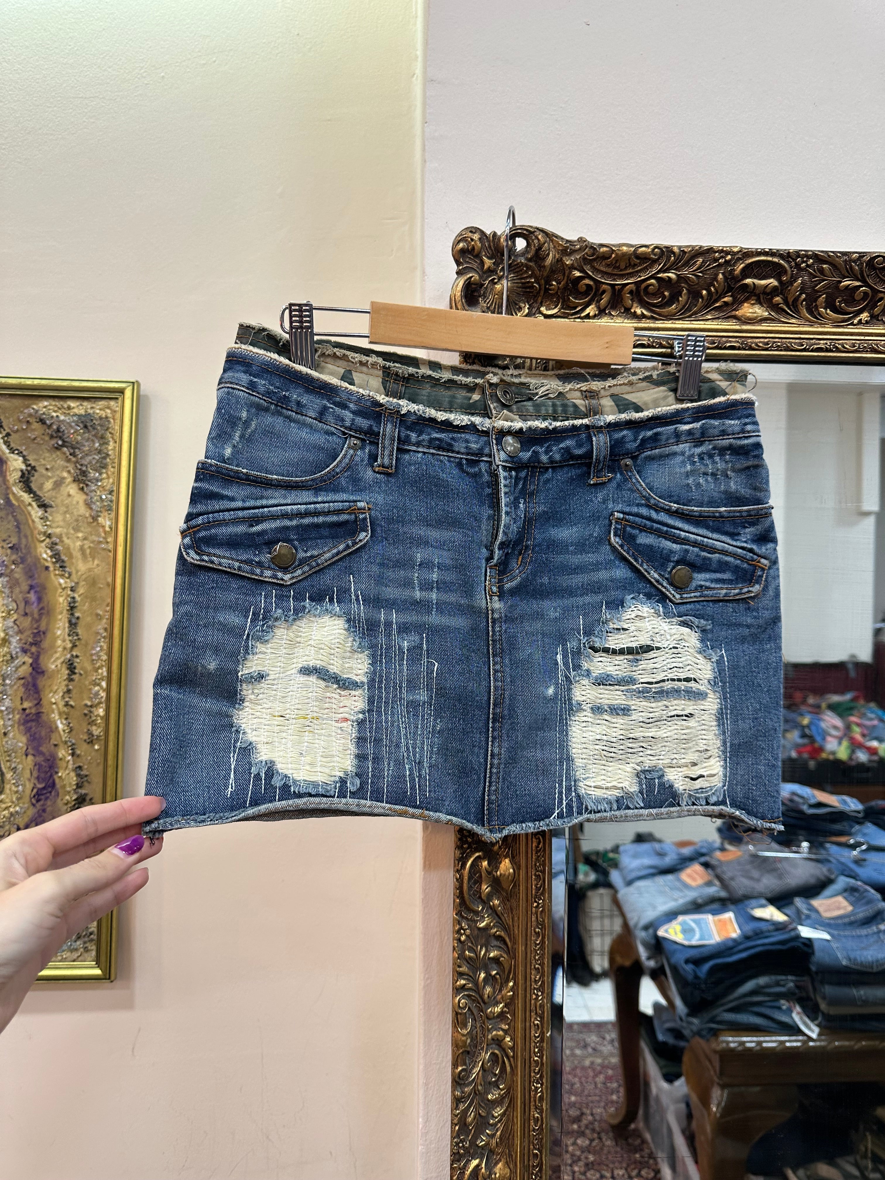 Stunning mimi denim distressed skirt